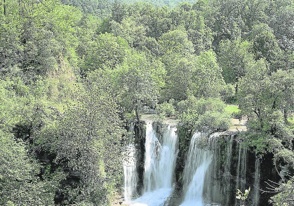 Una refrescante cascada para los días de verano El Correo